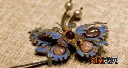 古代首饰喜欢用玉石珠宝,为什么不爱用金银的?