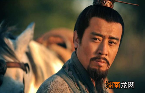 得知刘备称帝后,汉献帝刘协是什么态度?