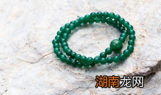 翡翠乌鸡种里面是什么 翡翠乌鸡是啥