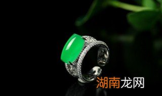 翡翠女戒什么成色最好，大牌翡翠女戒