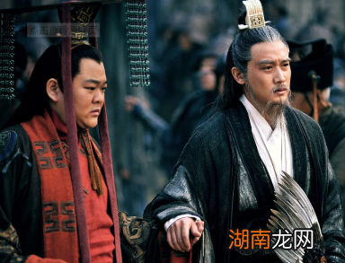 诸葛亮之前一直在隐居，他是如何知晓天下各方势力的？