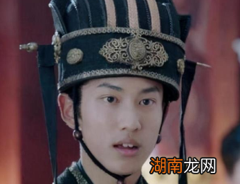 安史之乱后，唐朝皇帝为什么再也控制不住各地藩镇节度使了？