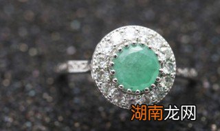 买翡翠玉买什么颜色好看 买翡翠玉买什么颜色好看图片