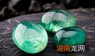 买翡翠吊坠主要看什么,买翡翠吊坠主要看什么价格