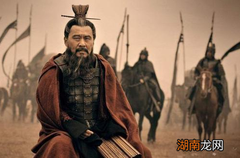 曹操为什么要让汉献帝做自己的女婿，将三个女儿都嫁给了他？