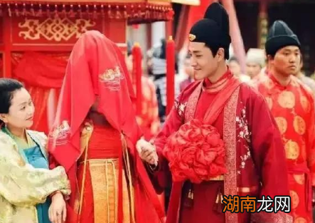 七品小官请假回家娶媳妇，结果朱元璋已经安排好了