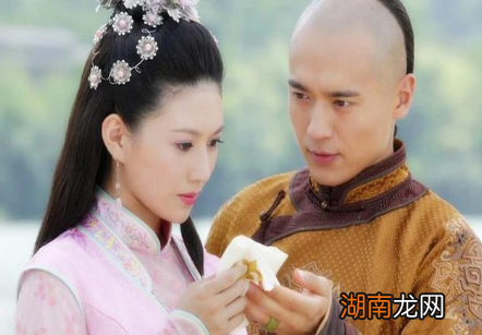 顺治帝的一生有过几位皇后？他驾崩后有人为他殉葬吗？