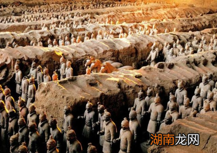 秦王嬴政为什么不用活人殉葬,而是选择兵马俑?