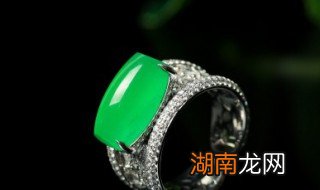 翡翠玉发黄是什么情况造成的 翡翠玉发黄是什么情况