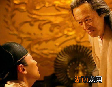 崇祯在明朝灭亡后,自尽的那棵树为什么会被铁链绑了200多年