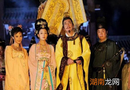 高力士为什么赞成李隆基杀了杨玉环？他对杨玉环是什么态度？