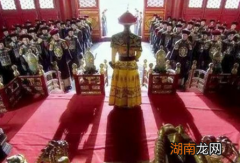 清朝皇帝的上朝时间一般是几点？官员们是怎么找路的？