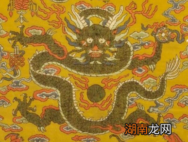 古时制作一件皇帝的龙袍前后共要用到多少人？造价大概是多少？