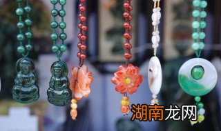 男士佩戴翡翠观音吊坠作用什么意思