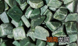 什么叫翡翠裂纹 与翡翠裂纹的区别是什么