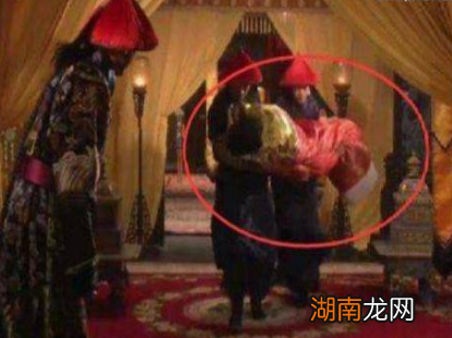 有关于宫斗剧的电视剧为何大多数都在清朝 清朝妃子侍寝为什么要用被子裹着