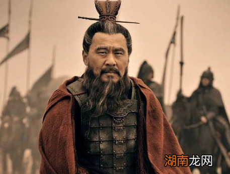 曹操在杀吕布的时候 曹操为什么要问刘备杀不杀