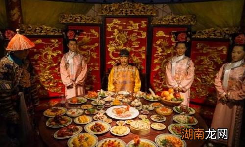 古代皇帝用膳要多长时间？吃不完的剩菜怎么处理
