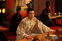 宋朝历史上的两次黄袍加身，除了赵匡胤还有谁？