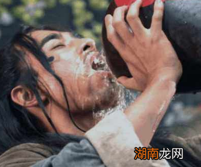 古人大口喝酒就像喝水一样 古人喝的酒有多少度