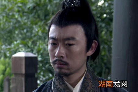 董昭是如何协助曹操将汉献帝从洛阳掳走的?他用了什么办法?