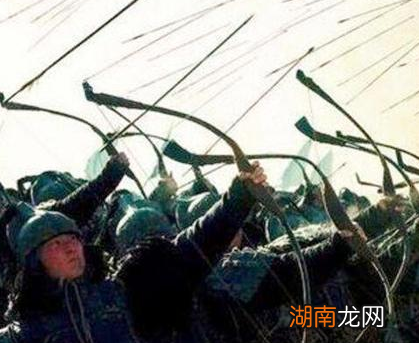 揭秘草船借箭背后的阴谋 曹操为什么不直接放火箭