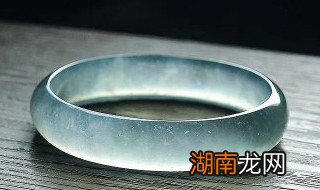 怎么鉴别绿色翡翠手镯 怎么鉴别绿色翡翠手镯的真假