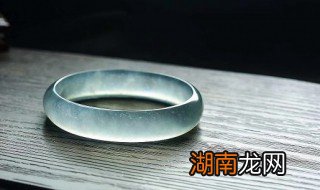 翡翠里的木那是什么 怎么分辨木那翡翠