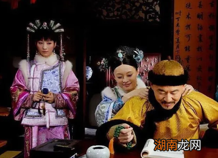 为什么雍正将皇位传给了四皇子而不是三皇子弘时呢?