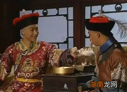 为什么雍正将皇位传给了四皇子而不是三皇子弘时呢?