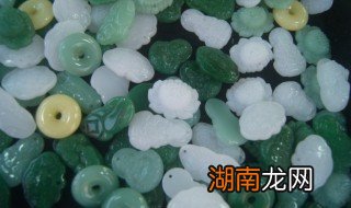 什么翡翠有荧光反应，翡翠有荧光反应吗