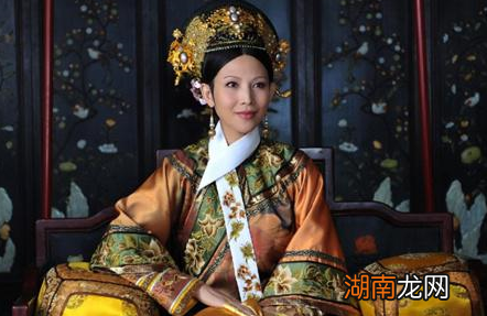 清朝妃子脖子上系一条白领是干什么用的？