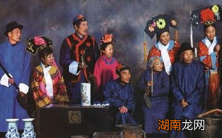 和珅为什么叫做和大人 他们的姓氏叫是什么