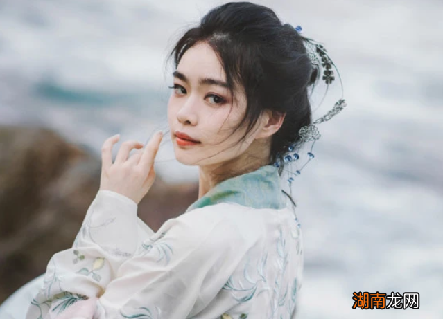 关盼盼为什么会 因为白居易的一首诗而香消玉殒?