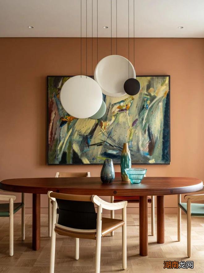 老公寓翻新出五间房,每件家具都是大牌设计