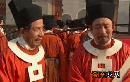 宋朝官服上面的白圈叫做方心曲领 这东西到底有什么作用