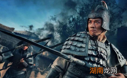 赵云在蜀汉的地位,为什么会逐渐低于黄忠呢?