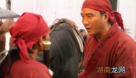 元末有很多起义，为什么最后是农民出生的朱元璋成功了？