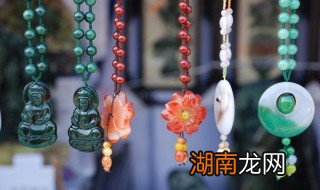 翡翠有杂质怎么养 翡翠里面杂质多好吗