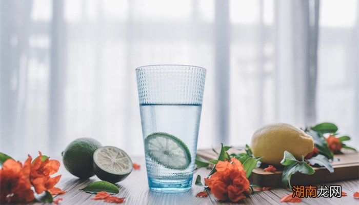 柠檬水可以用冷水泡吗 柠檬水泡多久可以喝