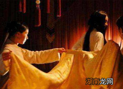 古代妃子的指甲那么长 她们是如何侍寝和上厕所的
