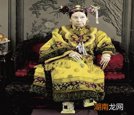 古代妃子的指甲那么长 她们是如何侍寝和上厕所的