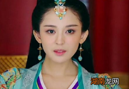 吕布为什么要带着貂蝉去见刘备?他有什么目的吗?