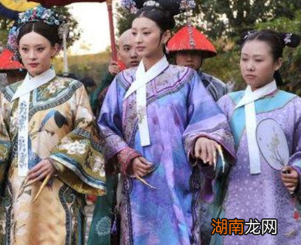 清朝妃子给皇帝侍寝之后 第二天为什么要宫女搀扶