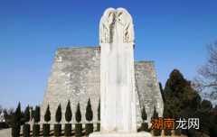 武则天墓前的石碑为什么空无一字？无字碑有什么含义吗？