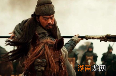 关羽击败于禁后为什么就能威震华夏了？曹操为何会被吓得迁都？
