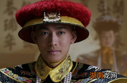 光绪登基后，他的父亲醇亲王奕譞是什么反应？