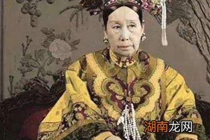 光绪登基后，他的父亲醇亲王奕譞是什么反应？