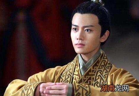 唐玄宗还没有退位，李亨为什么就在灵武登基即位了呢？