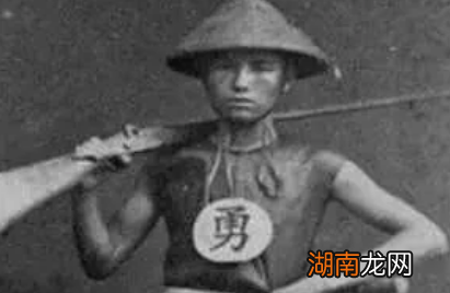 清朝兵服上有兵和勇两个字 两者之间的区别有多大